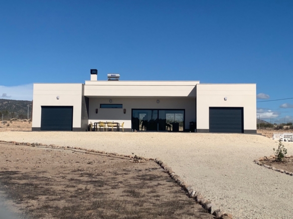 Villa in Pinoso (Alicante)