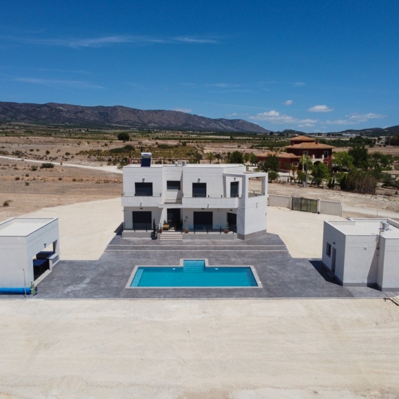 Villa in Pinoso (Alicante)