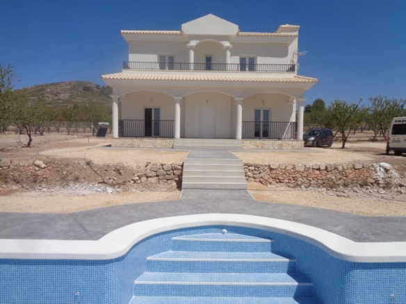 Villa in Pinoso (Alicante)