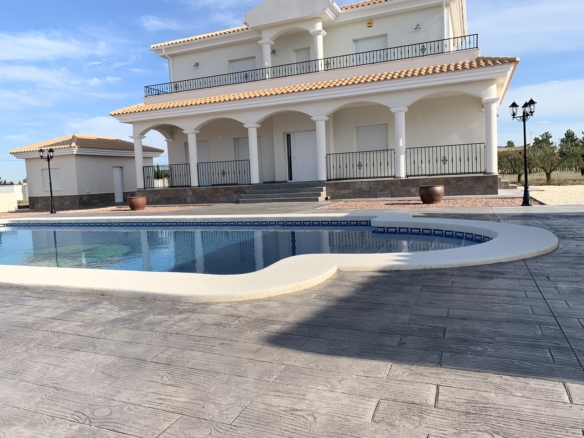 Villa in Pinoso (Alicante)