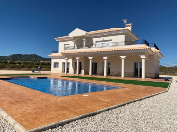 Villa in Pinoso (Alicante)