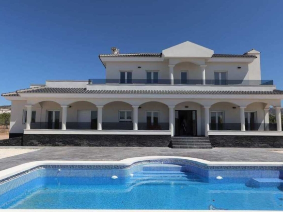 Villa in Pinoso (Alicante)