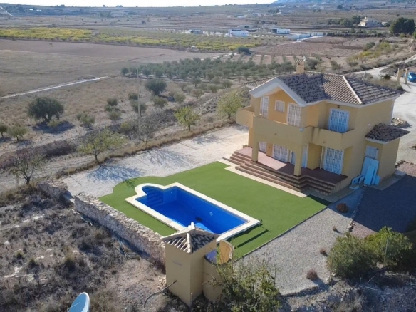 Villa in Pinoso (Alicante)