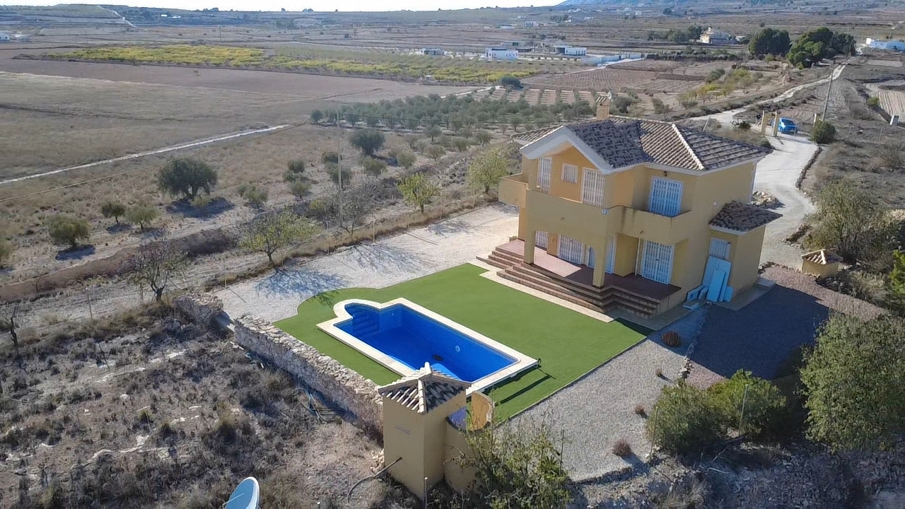 Villa in Pinoso (Alicante)