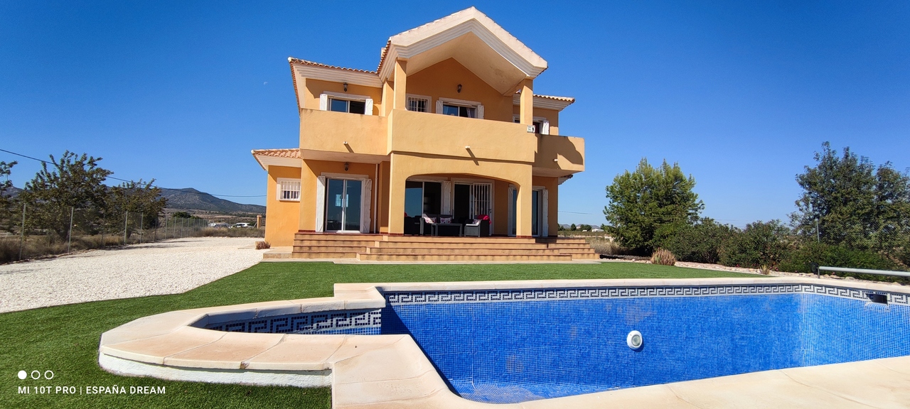 8518-villa-for-sale-in-pinoso-418079-large