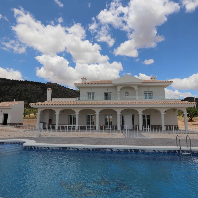 Villa in Pinoso (Alicante)