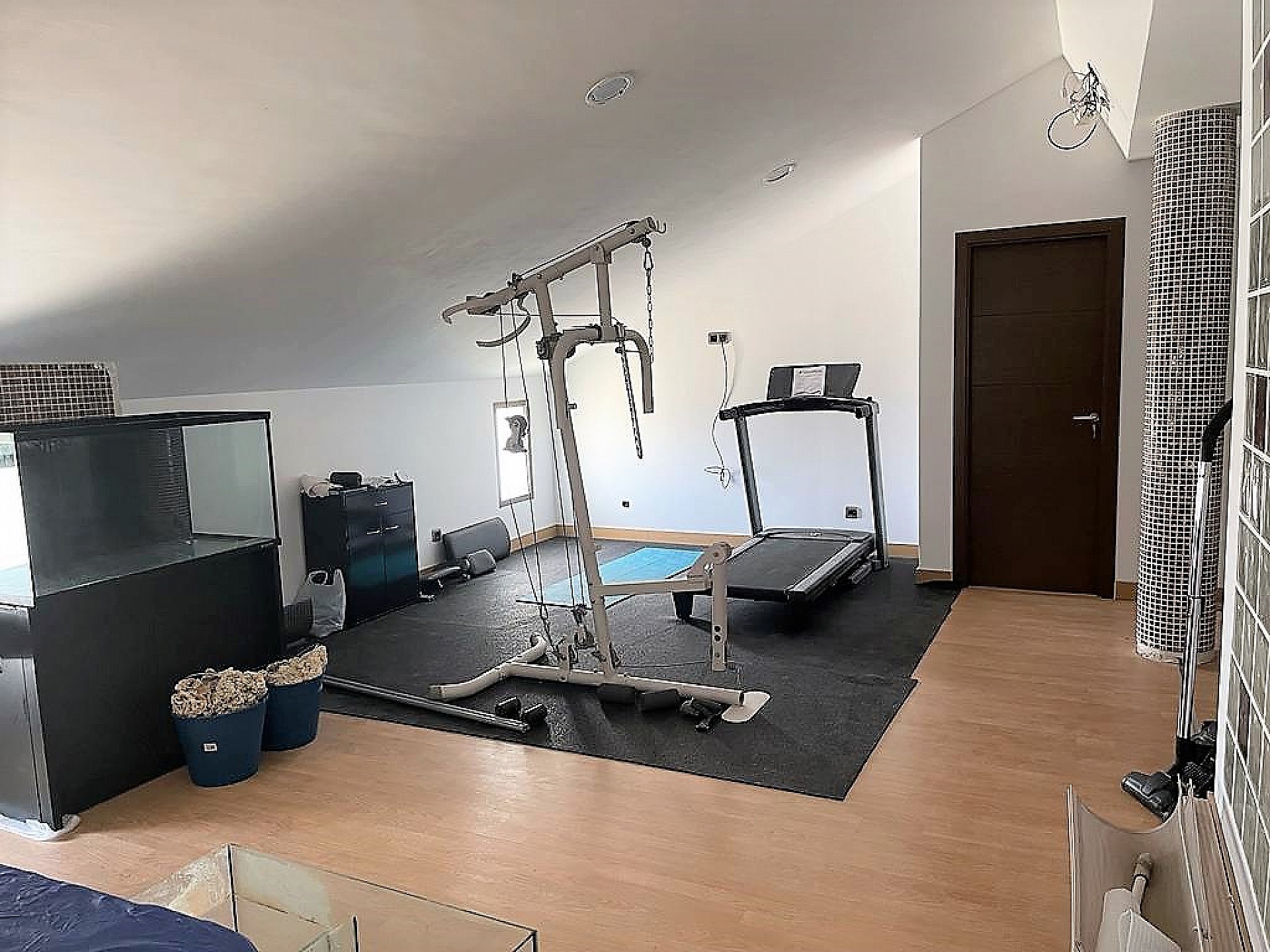 w_52jw3z285emdy3ikdq5j