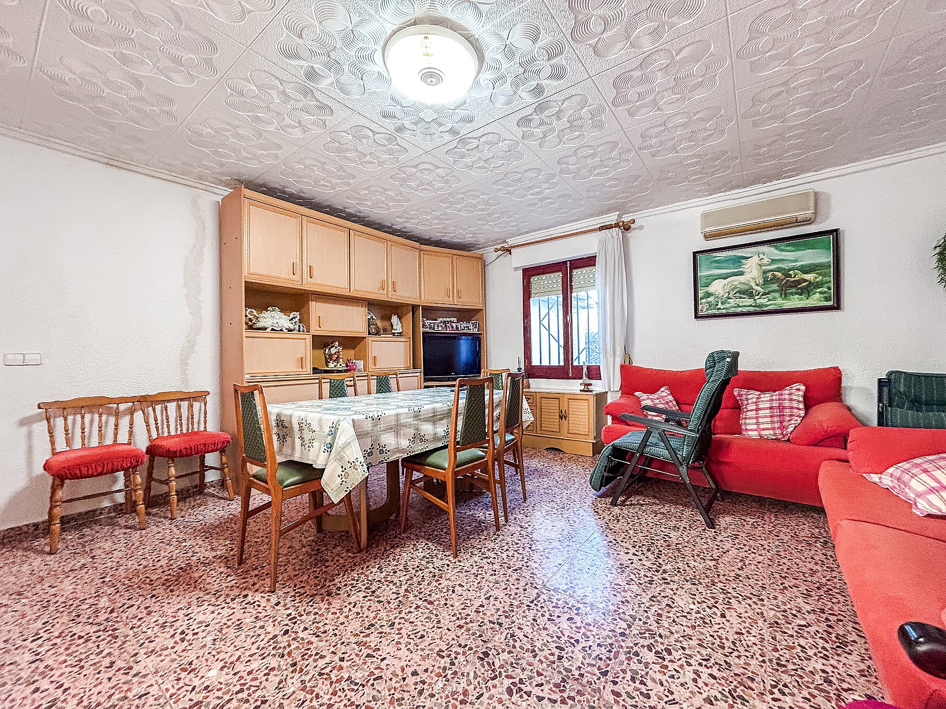 w_8ig7u634b26itu77g72x