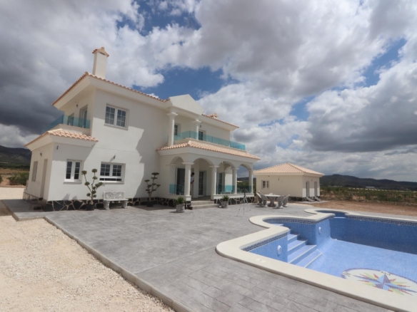 Villa in Pinoso (Alicante)