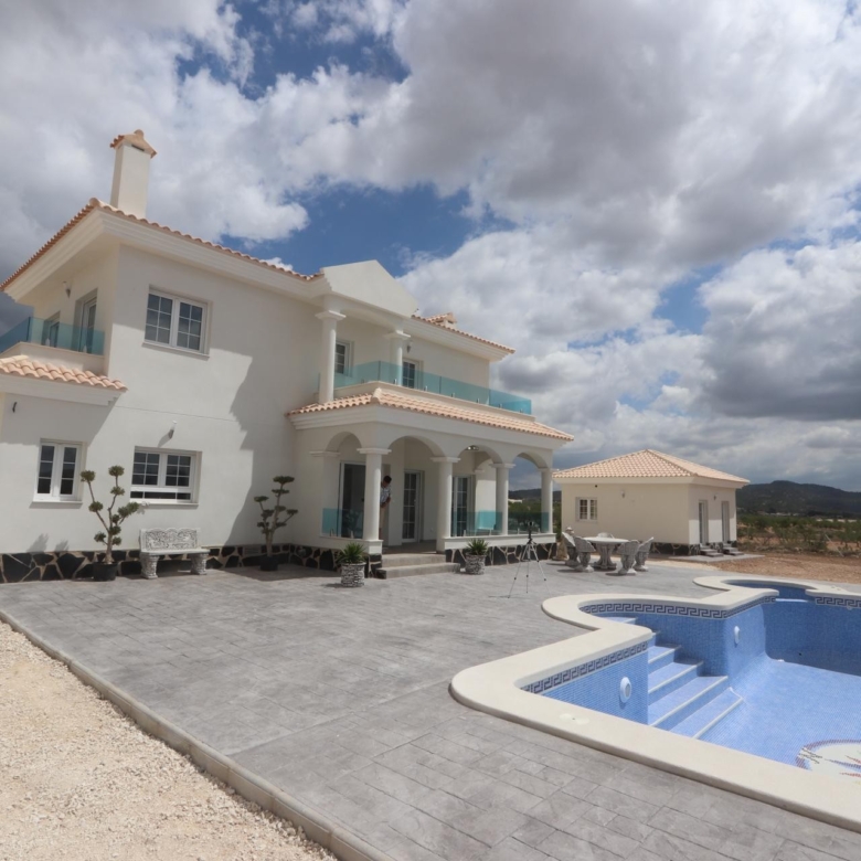 Villa in Pinoso (Alicante)