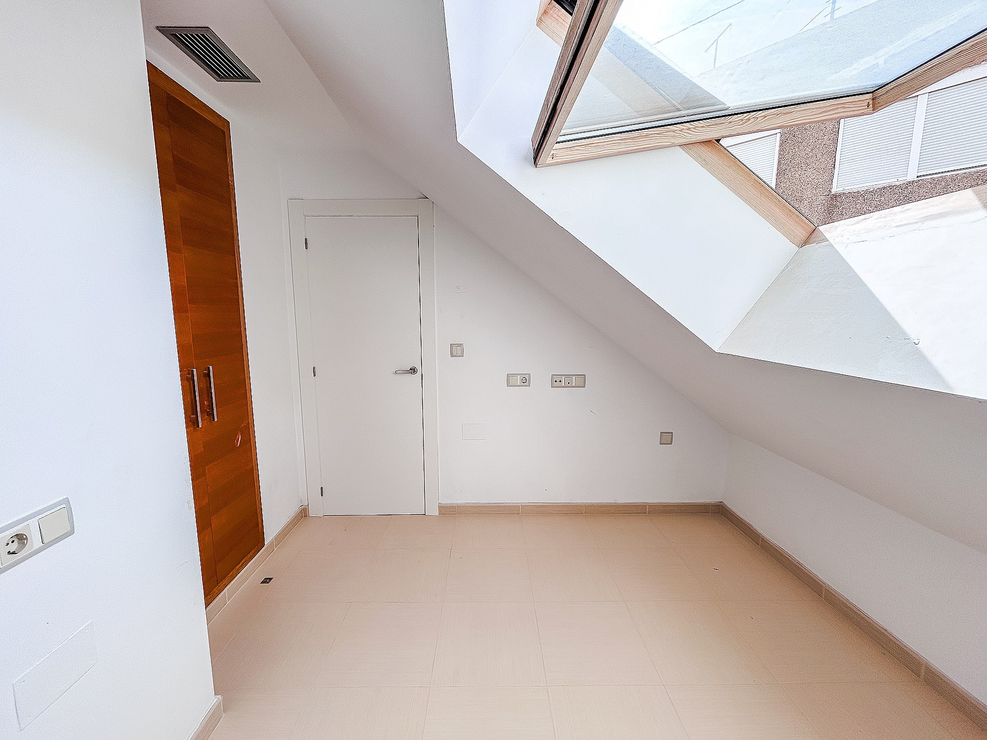 w_cuq80yojgn75dc8s4470