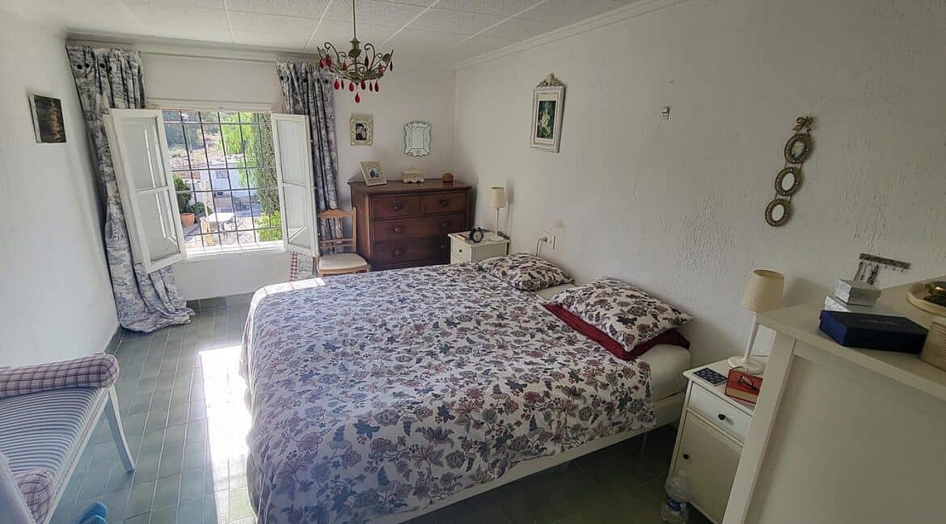 w_dzke5435b8o87kqfo035