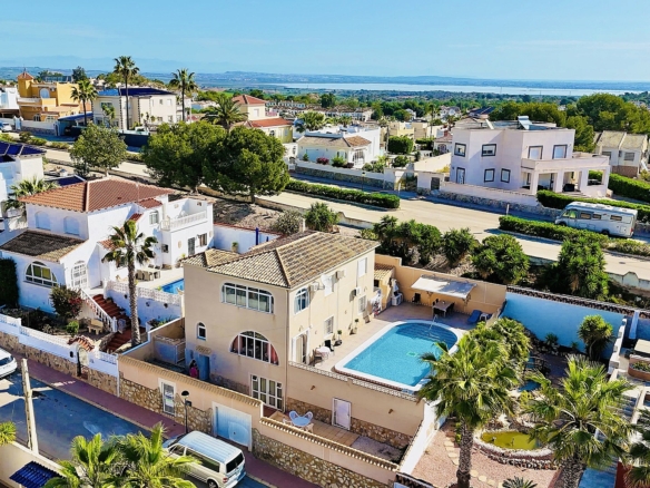 Villa in San Miguel De Salinas (Alicante)