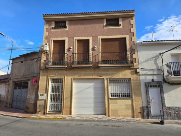 Stadthaus in Sax (Alicante)