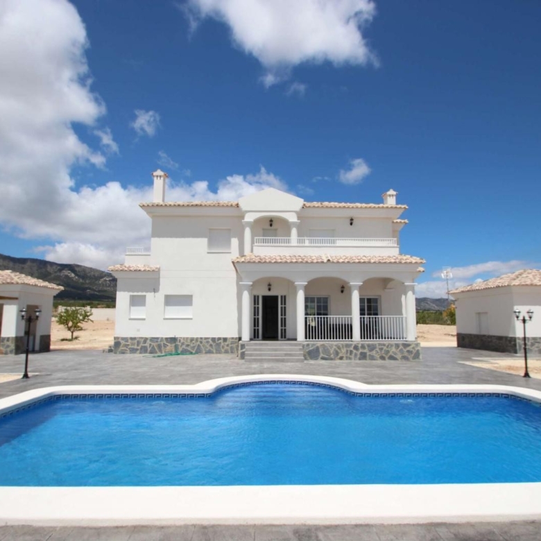 Villa in Pinoso (Alicante)