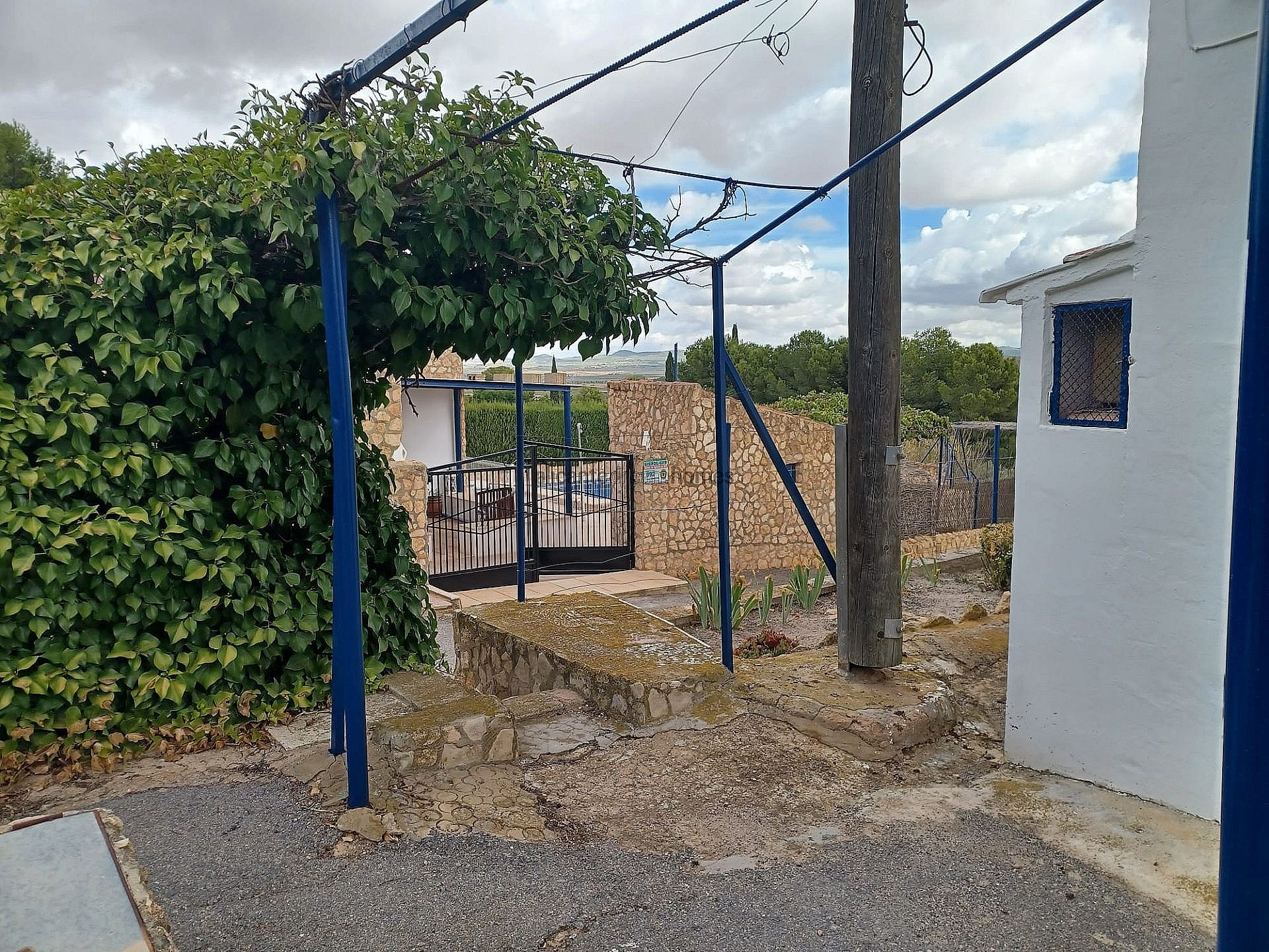 w_iqq0uvbwusog6aftem8t