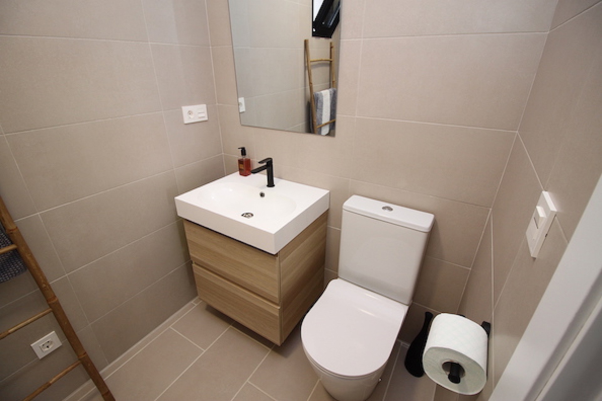 w_num5qgrv8hzkg4he3fqt