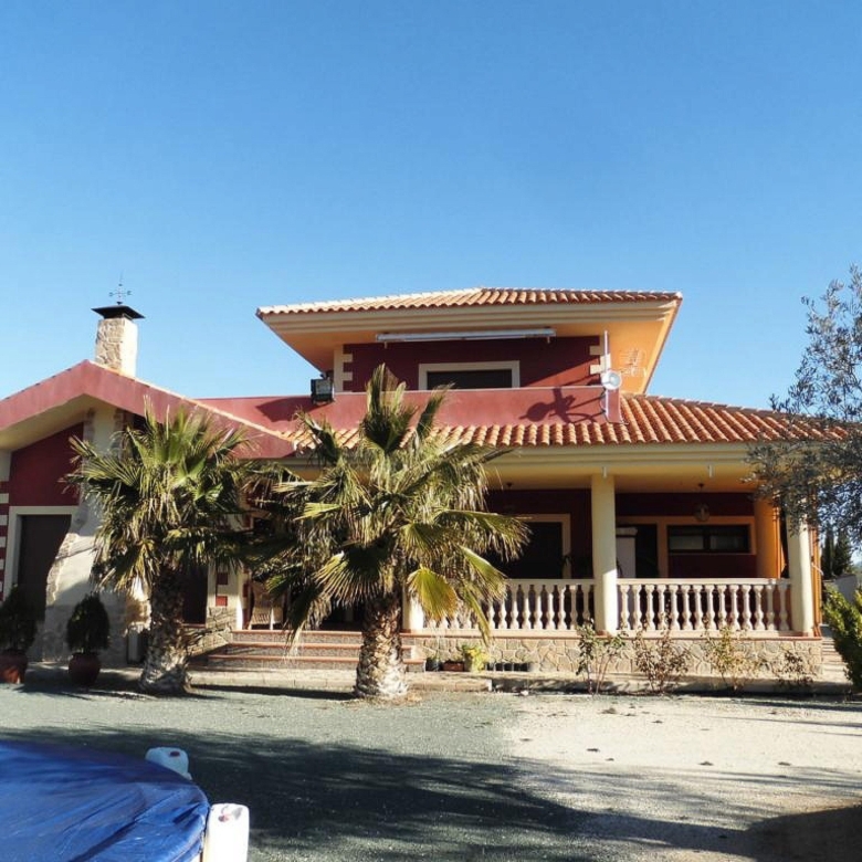 Villa in Pinoso (Alicante)