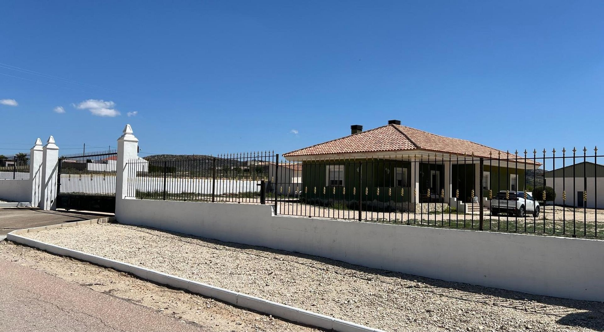 w_whatsapp-image-2025-04-30-at-10.41.45_94679922