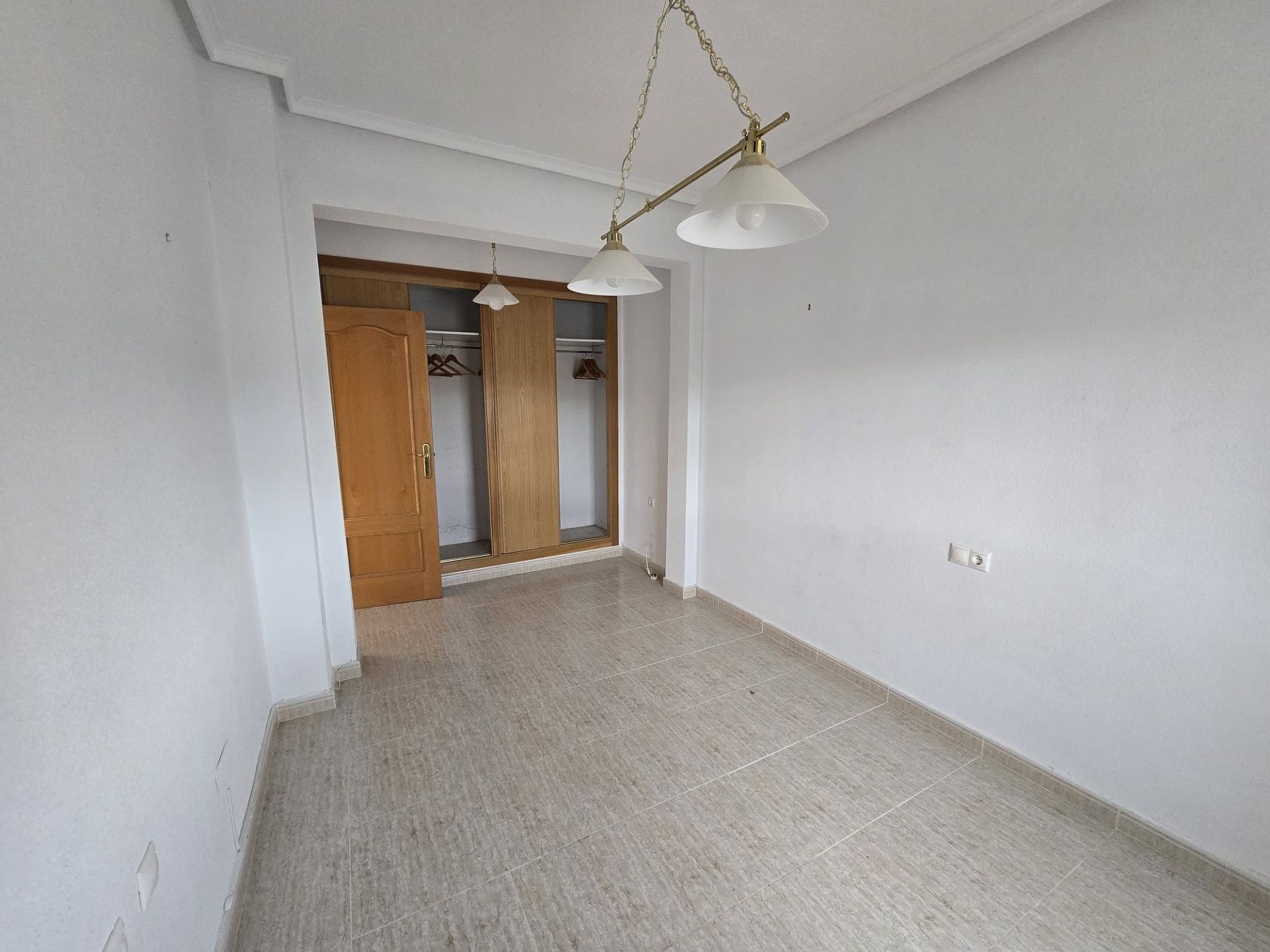 w_whatsapp-image-2025-12-04-at-16.01.03-10-