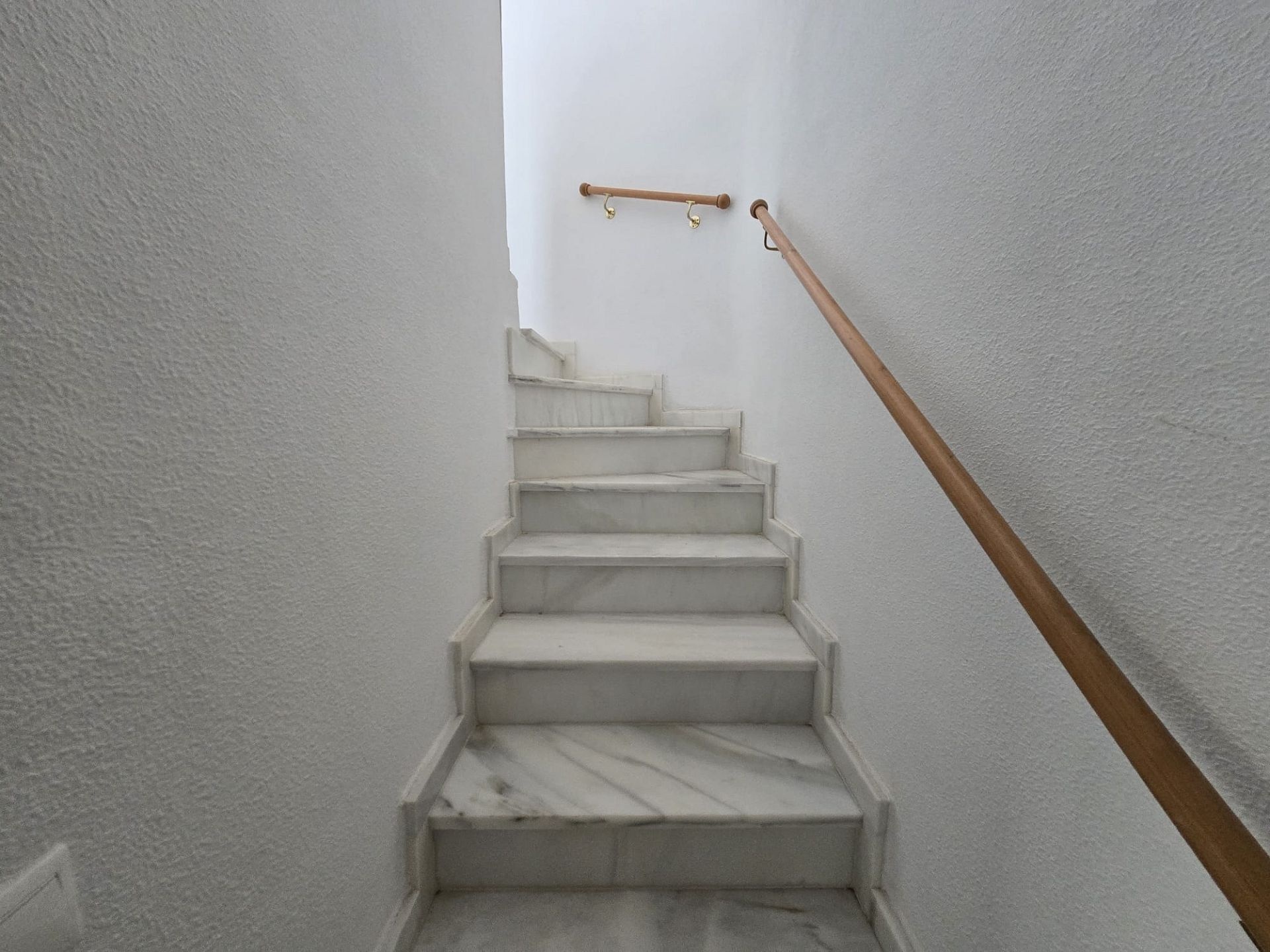 w_whatsapp-image-2025-12-04-at-16.01.03-12-