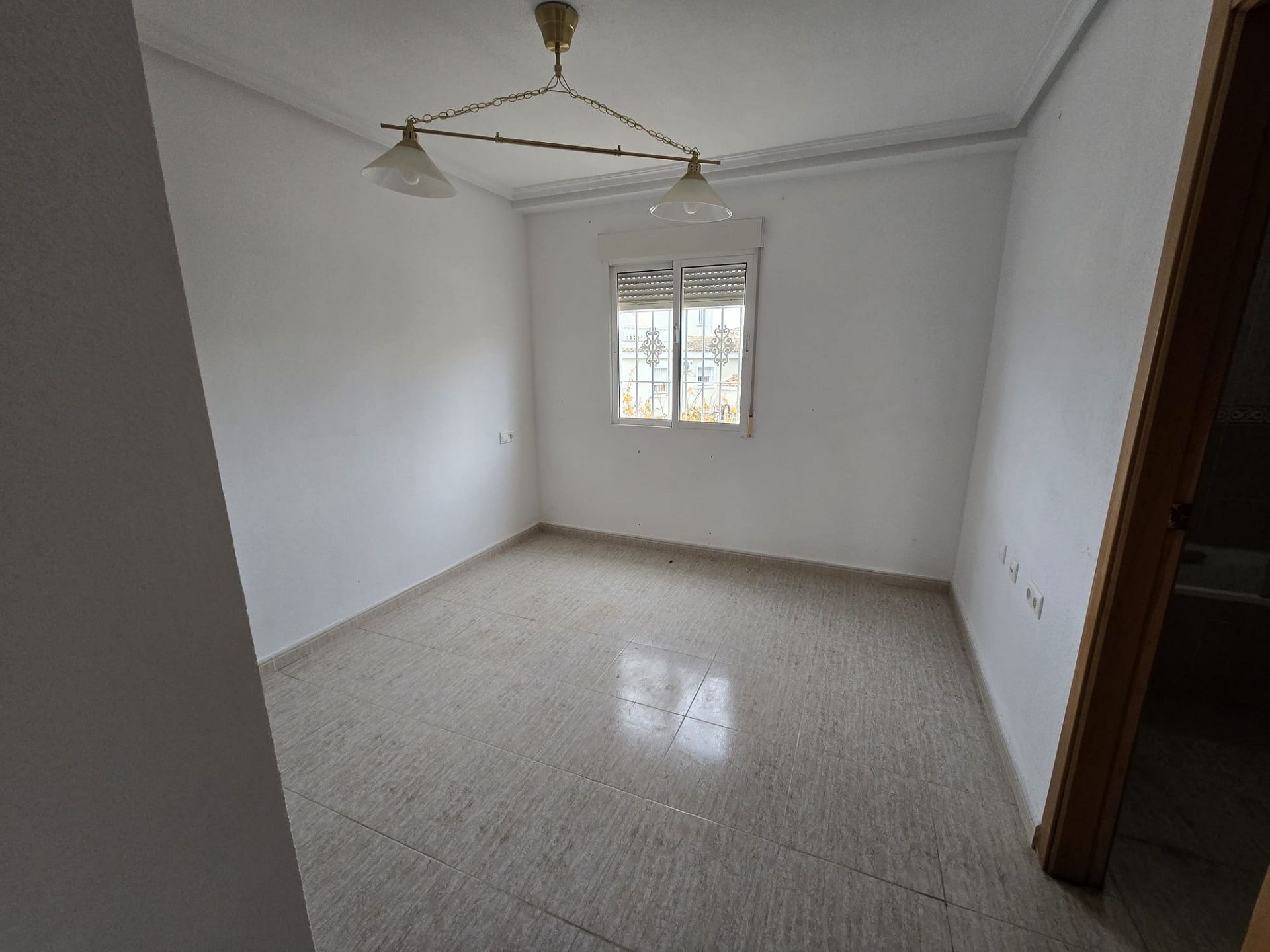 w_whatsapp-image-2025-12-04-at-16.01.03-19-