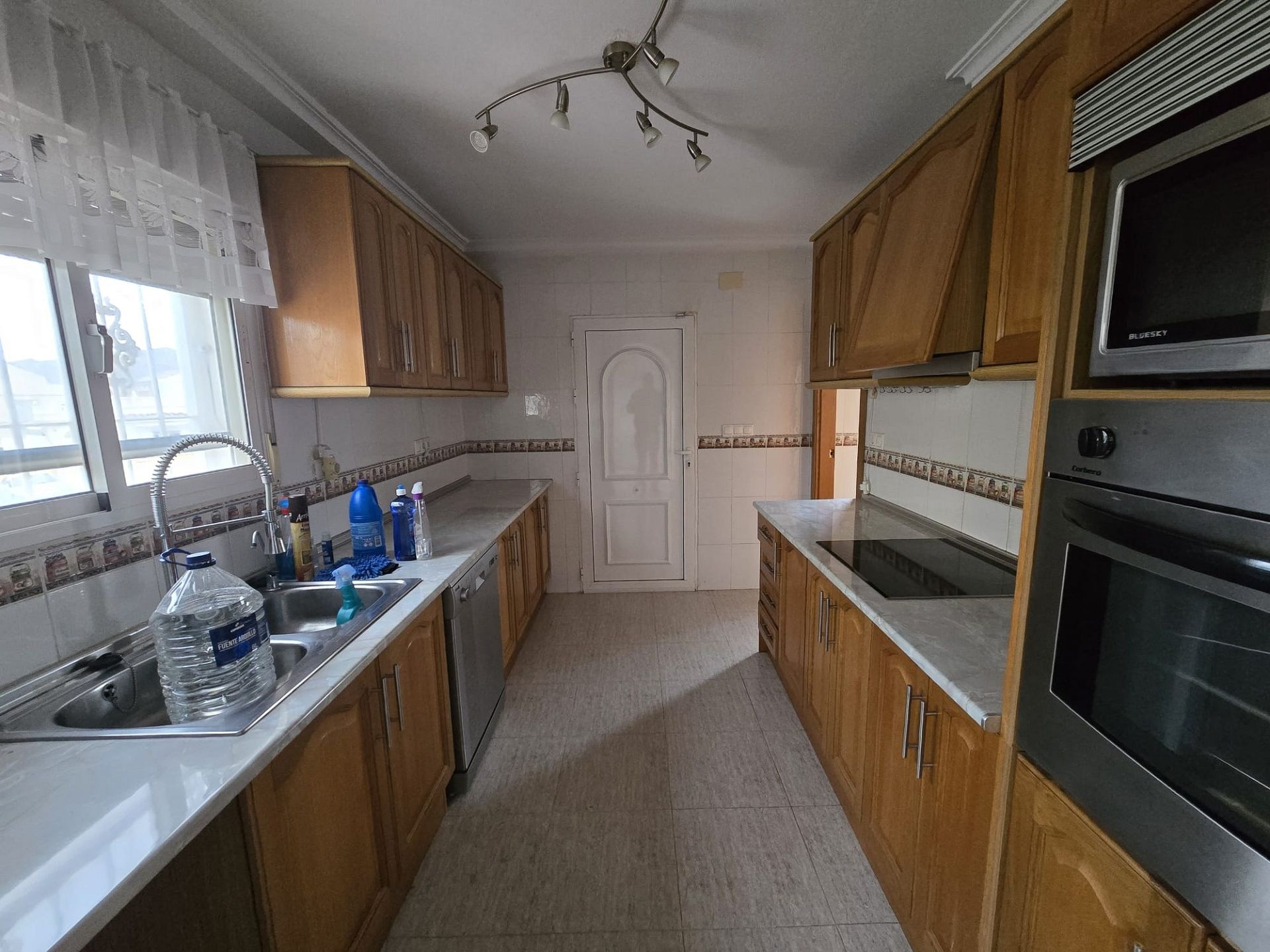 w_whatsapp-image-2025-12-04-at-16.01.03-25-