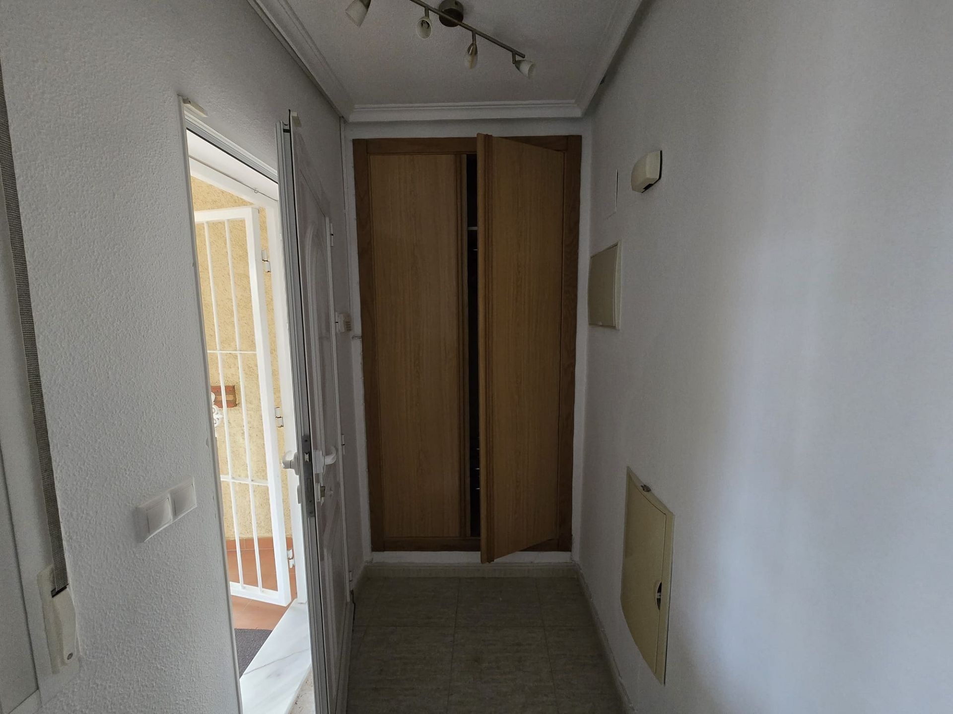 w_whatsapp-image-2025-12-04-at-16.01.03-27-