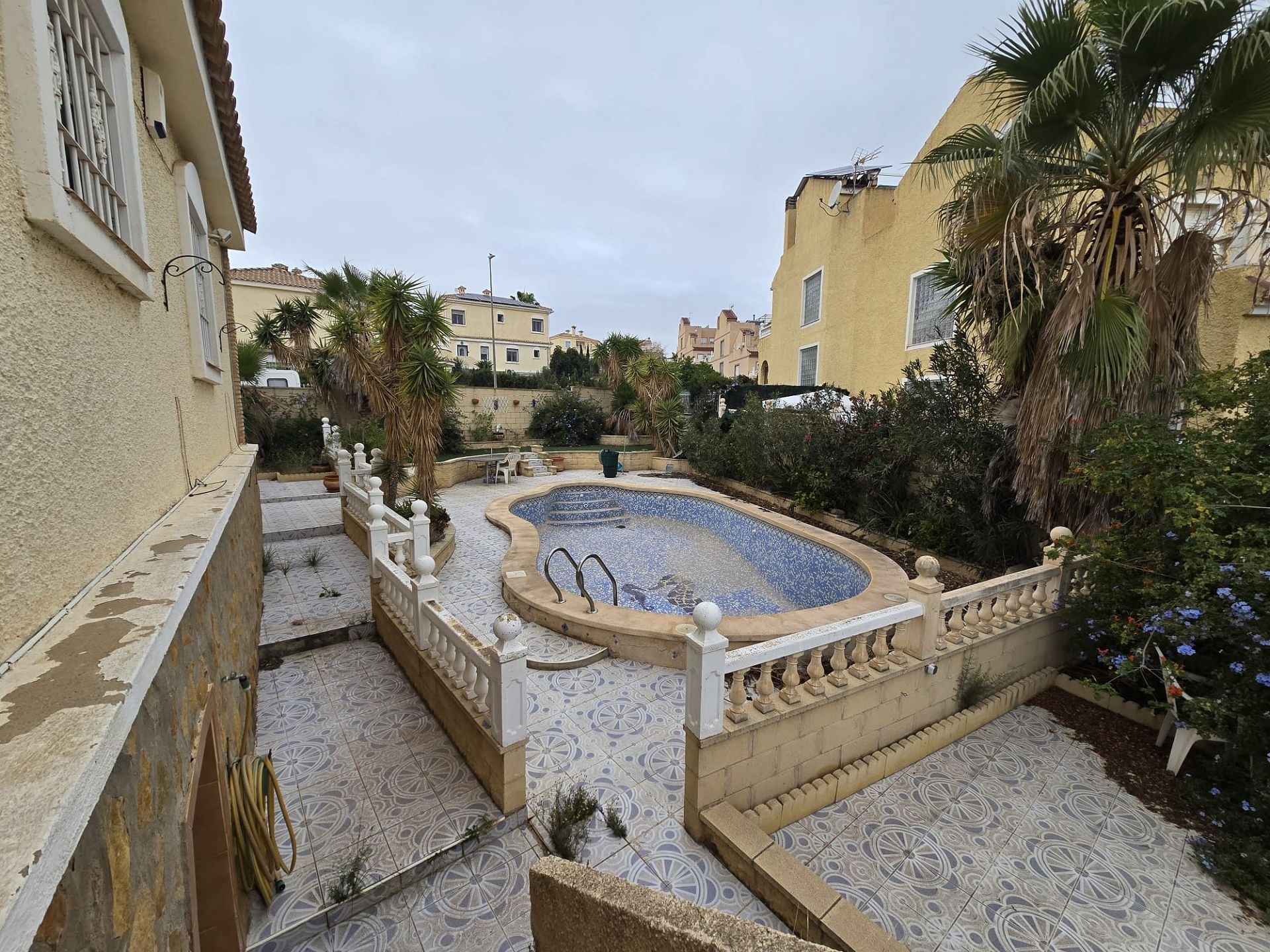 w_whatsapp-image-2025-12-04-at-16.01.03-33-