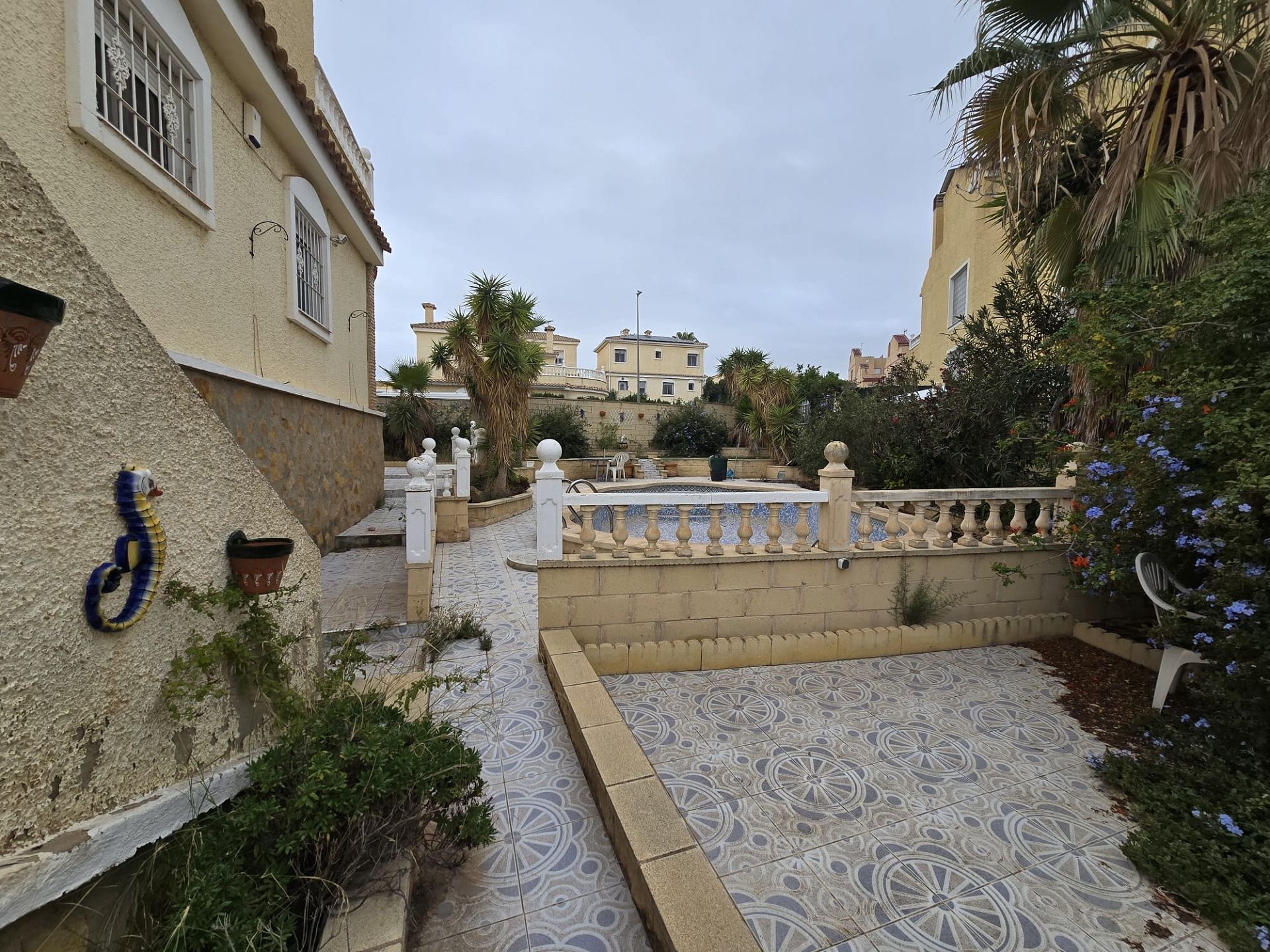 w_whatsapp-image-2025-12-04-at-16.01.03-36-