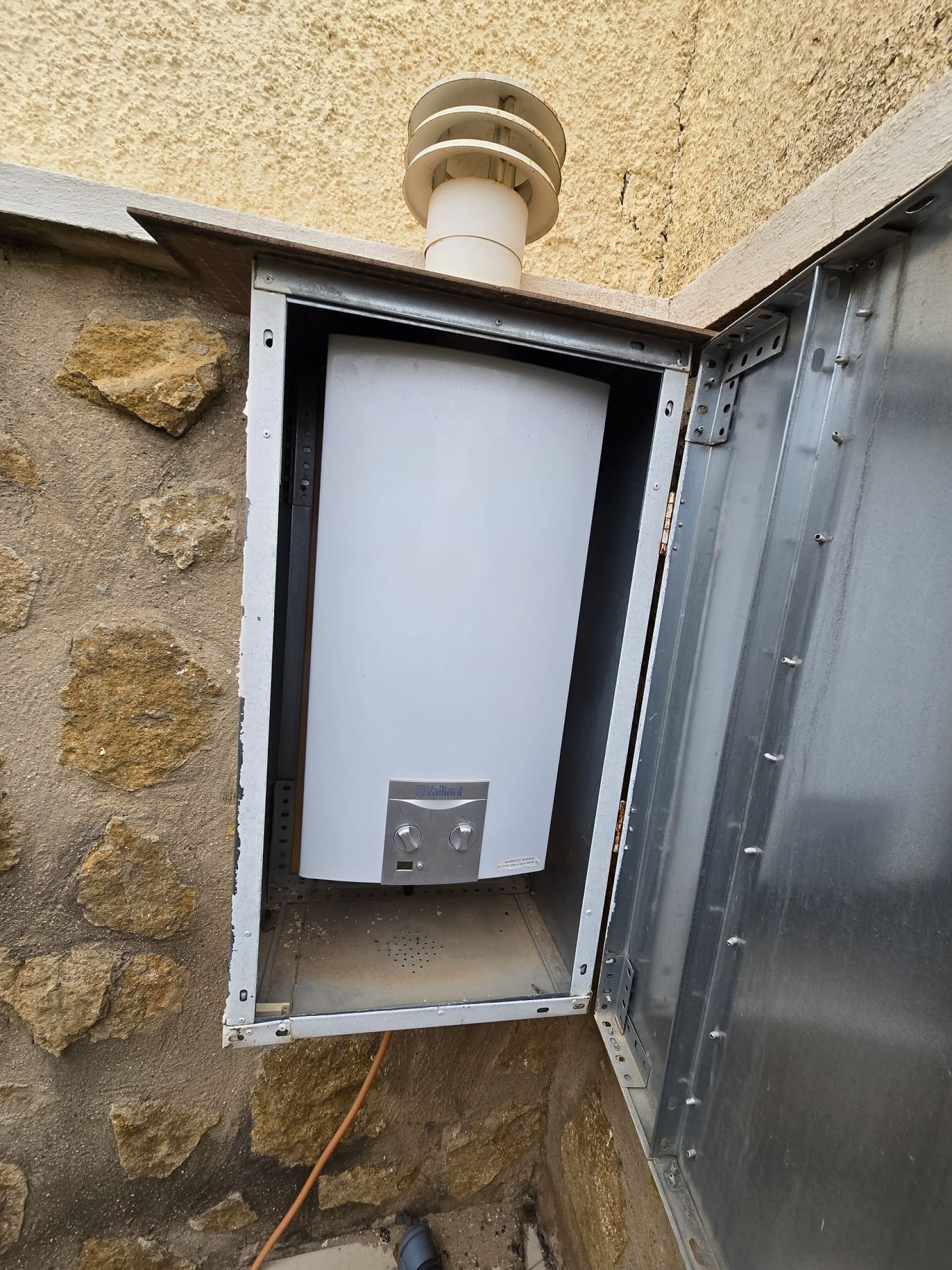 w_whatsapp-image-2025-12-04-at-16.01.03-38-