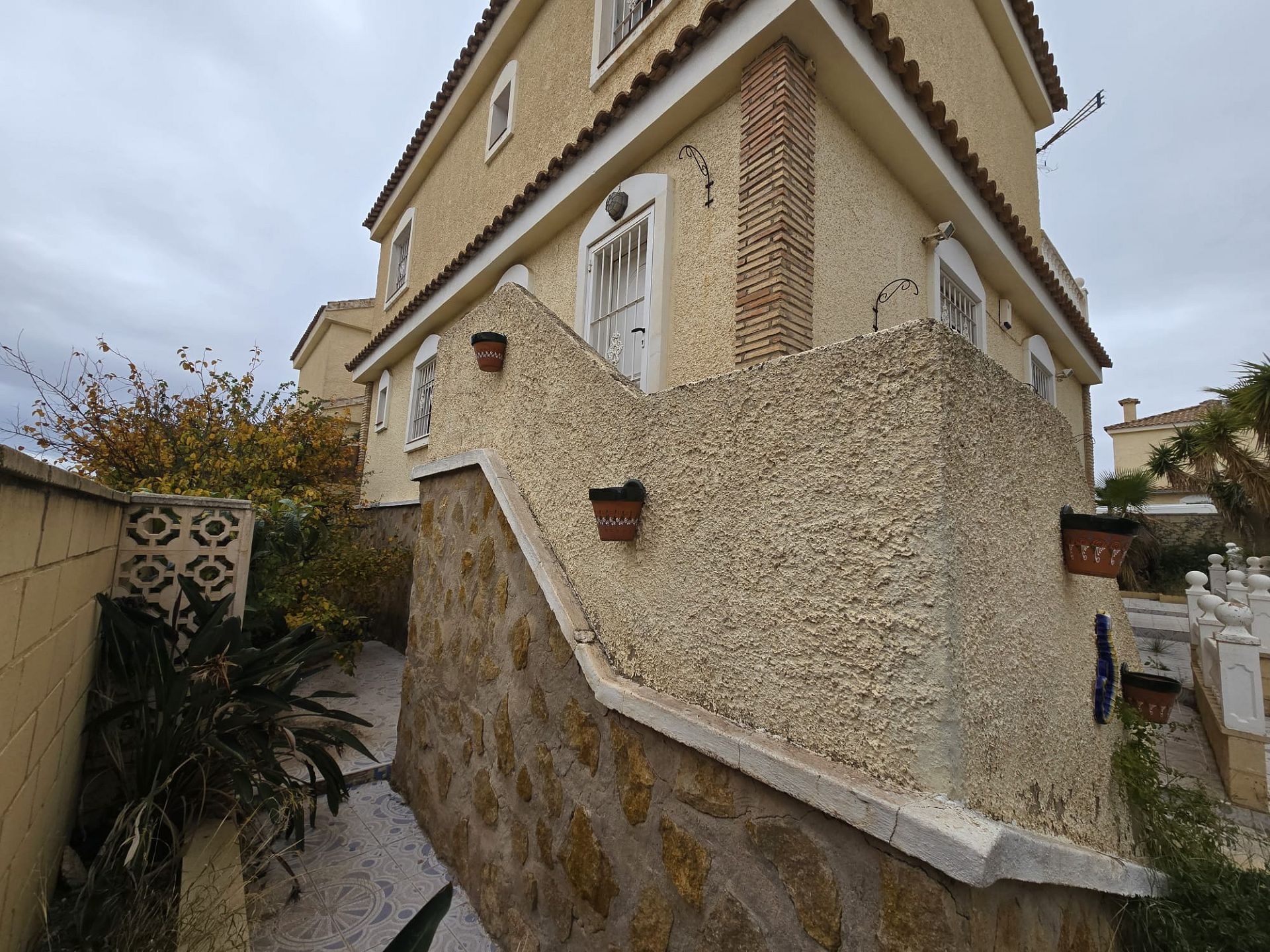 w_whatsapp-image-2025-12-04-at-16.01.03-40-