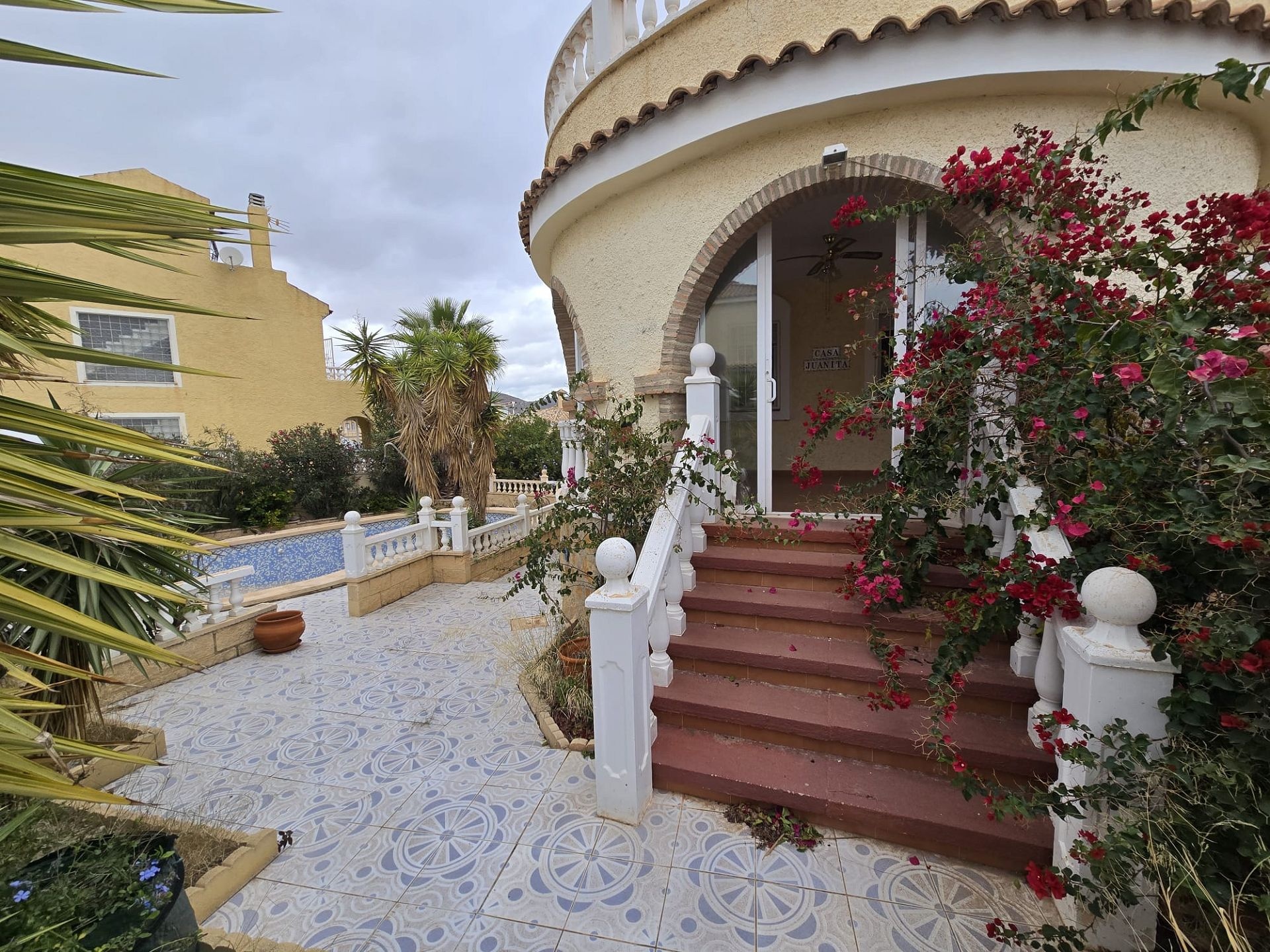 w_whatsapp-image-2025-12-04-at-16.01.03-45-