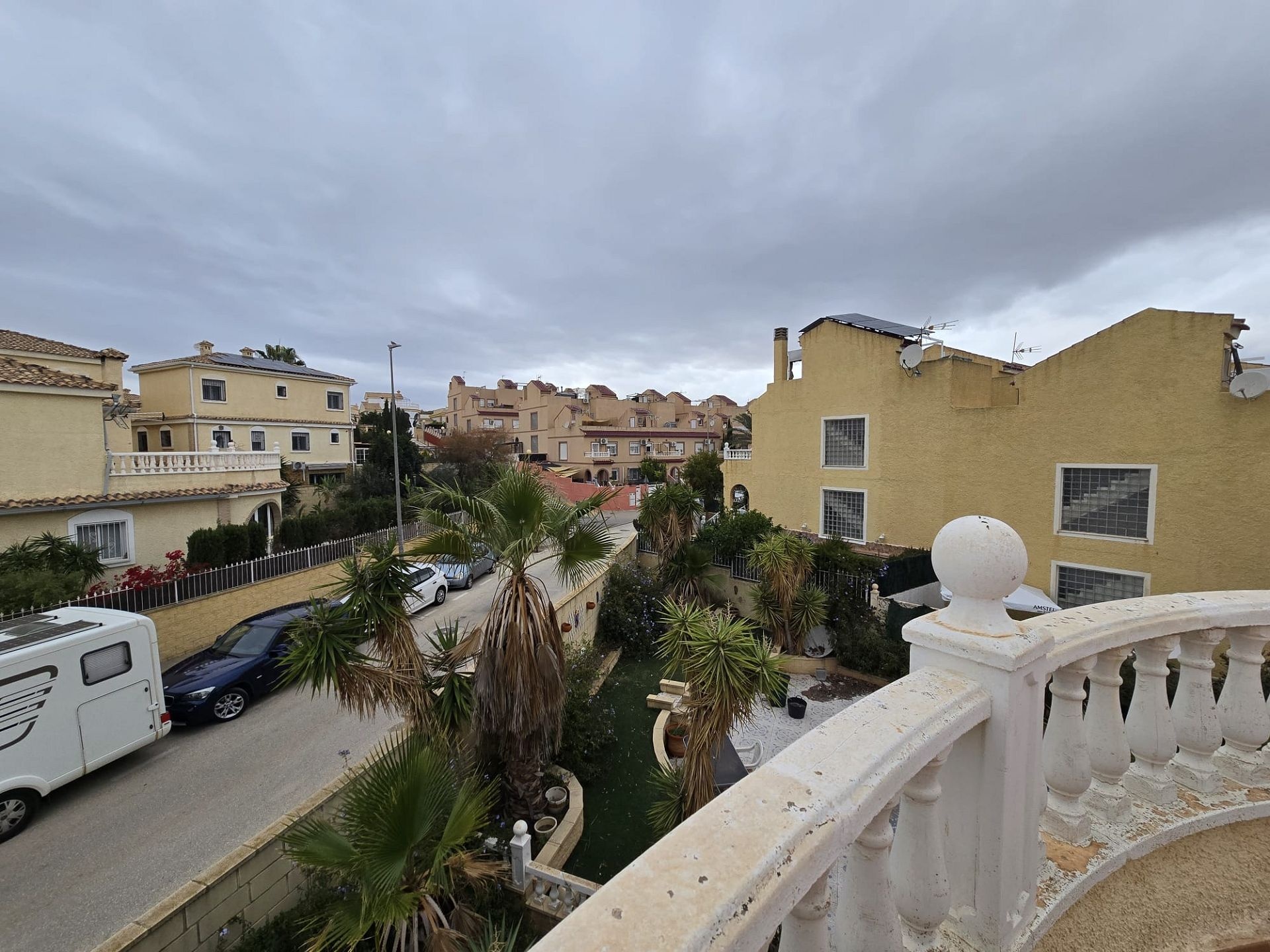 w_whatsapp-image-2025-12-04-at-16.01.03