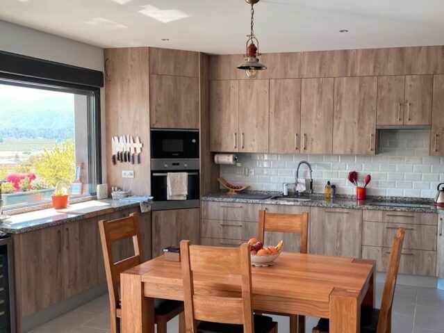 Aliso-06-logo-1080-1-639×479