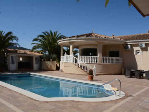 Villa in Hondon De Las Nieves (Alicante)