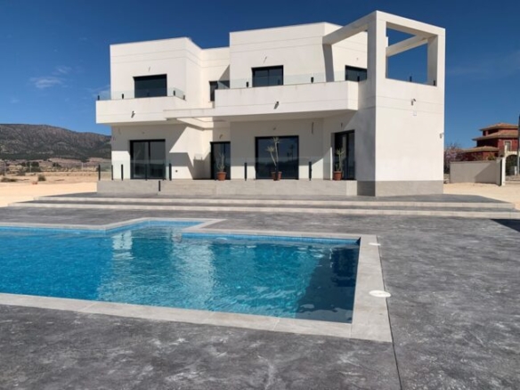 Villa in Pinoso (Alicante)