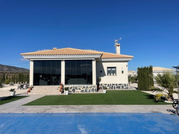 Villa in Pinoso (Alicante)