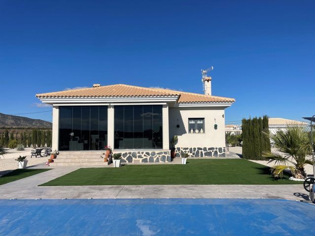 Villa in Pinoso (Alicante)