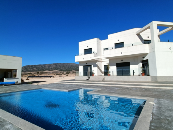 Villa in Pinoso (Alicante)