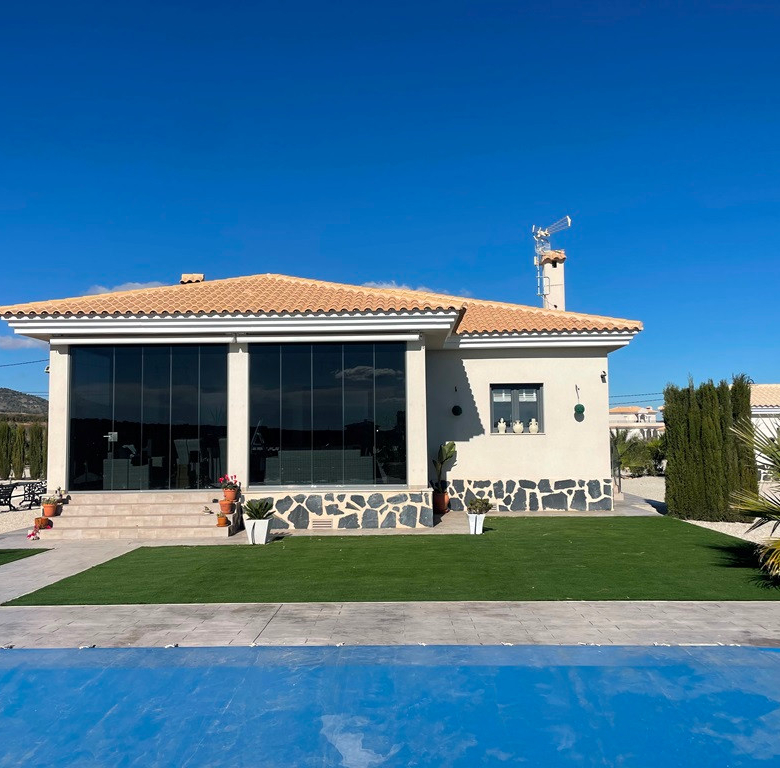 Villa in Pinoso (Alicante)
