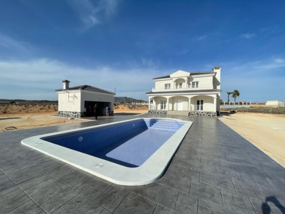 Villa in Pinoso (Alicante)