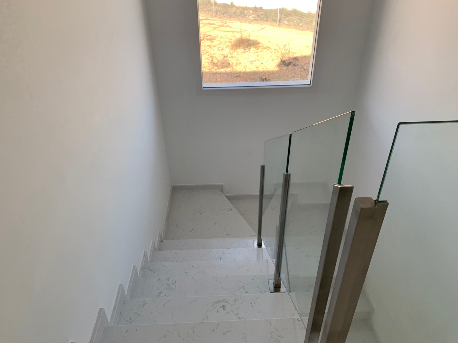 o_1hg8hg92m8kg9su158d1uf058o4h