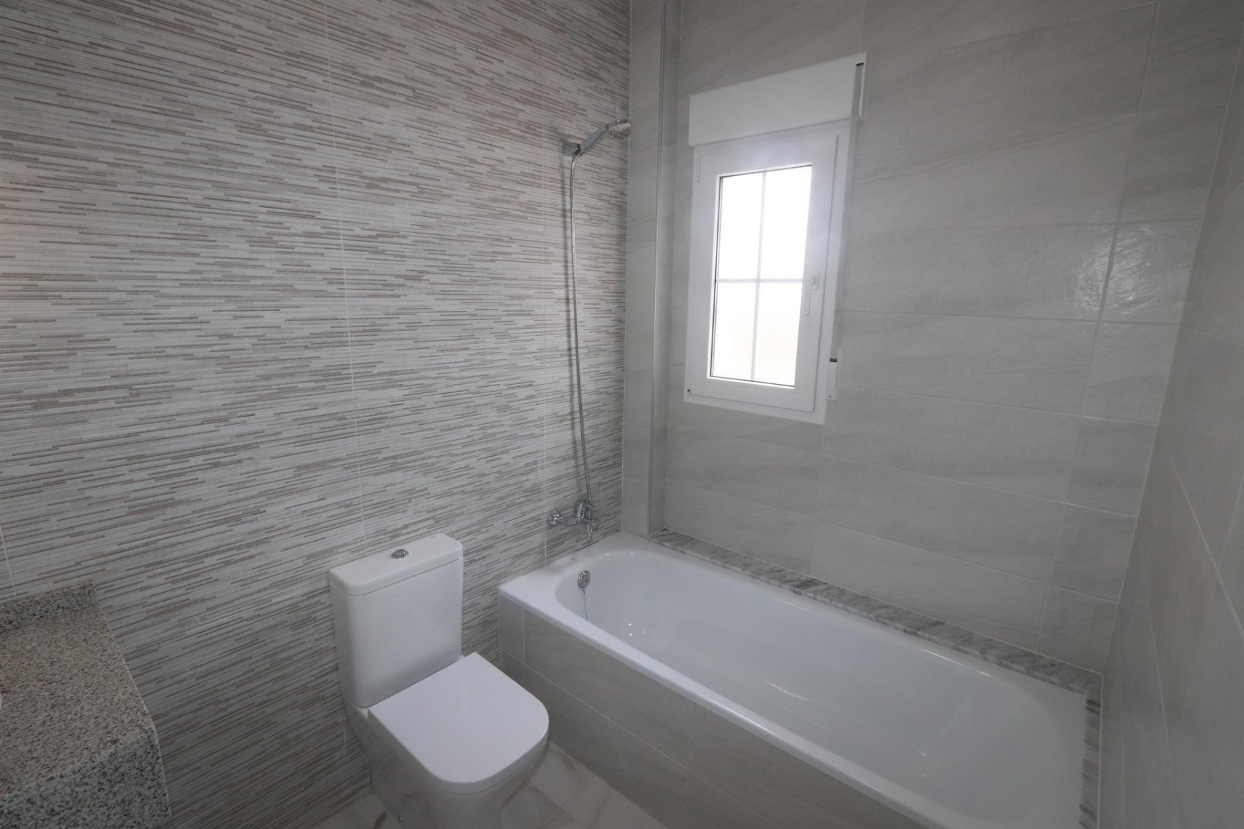 o_1hg8i7l0l1jp4tt61hdqobnm0c4i