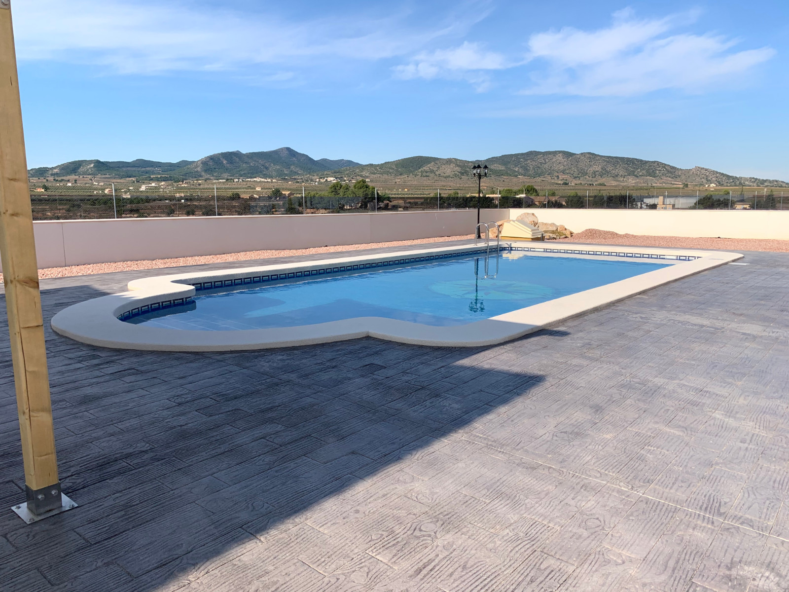 o_1hg8j5aj9gje4m1e26eb81l9332