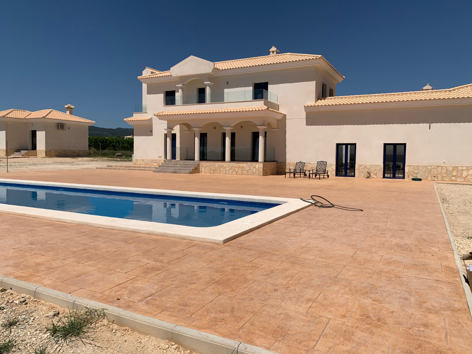 o_1hg8k9iq311mjf4e1a1619g1rh92s