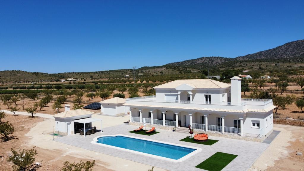 Villa in Pinoso (Alicante)
