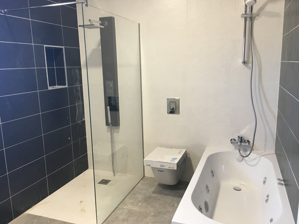 o_1hg8lhrtb7ooi061sad1r0640h2k