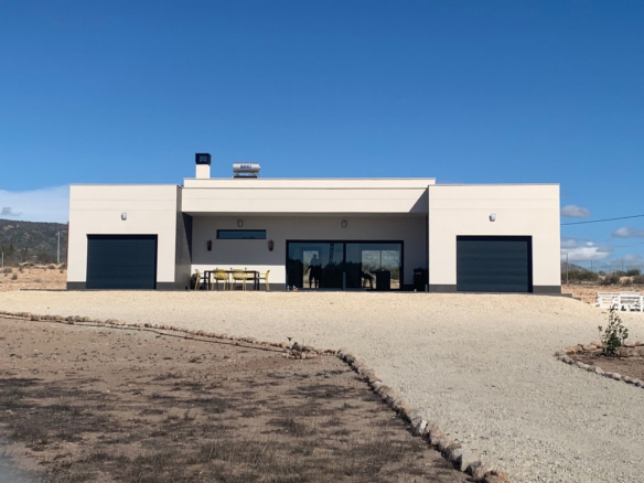 Villa in Pinoso (Alicante)