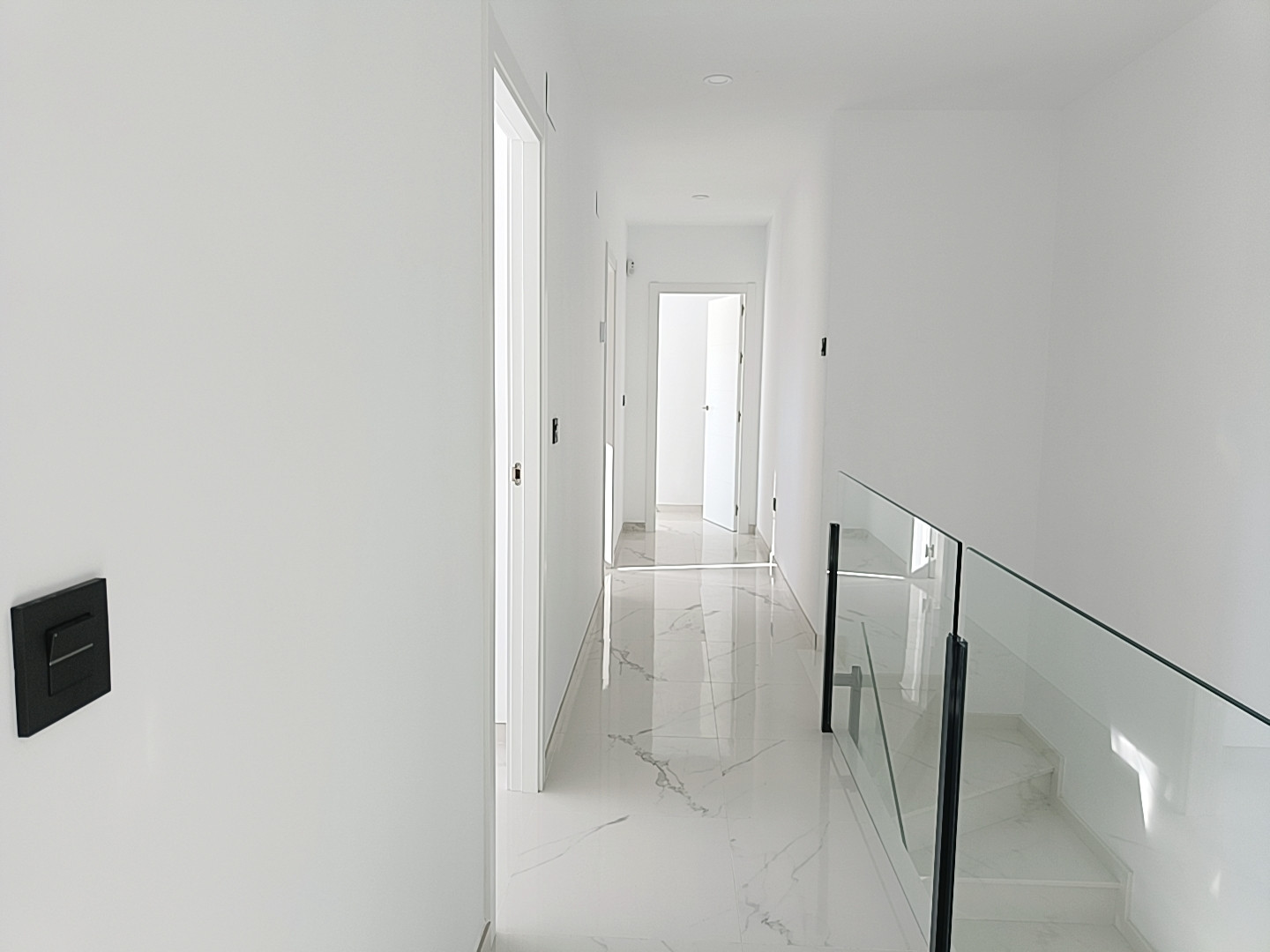 o_1hg8ml21910si12r81drq10vh1viaq